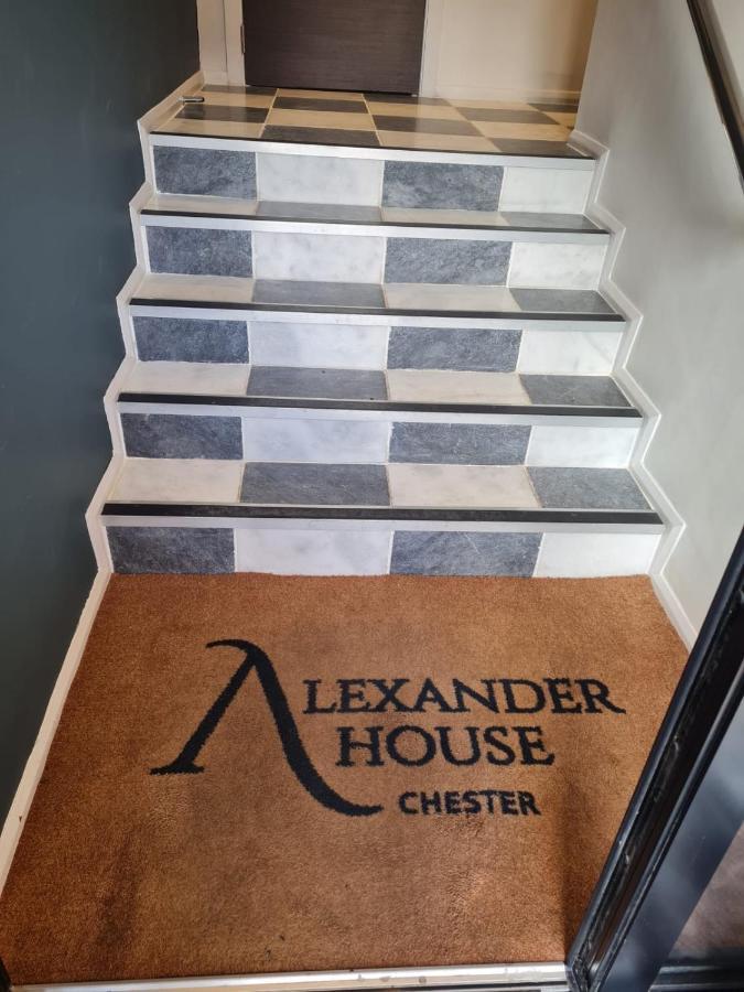 34 Cuppin Street - Luxury City Centre Apartment! Chester Eksteriør bilde